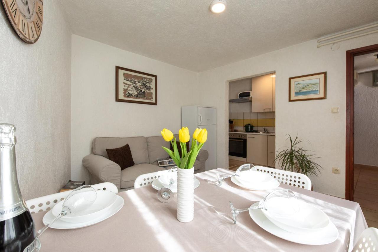 Apartman Umpa Omisalj Exterior photo