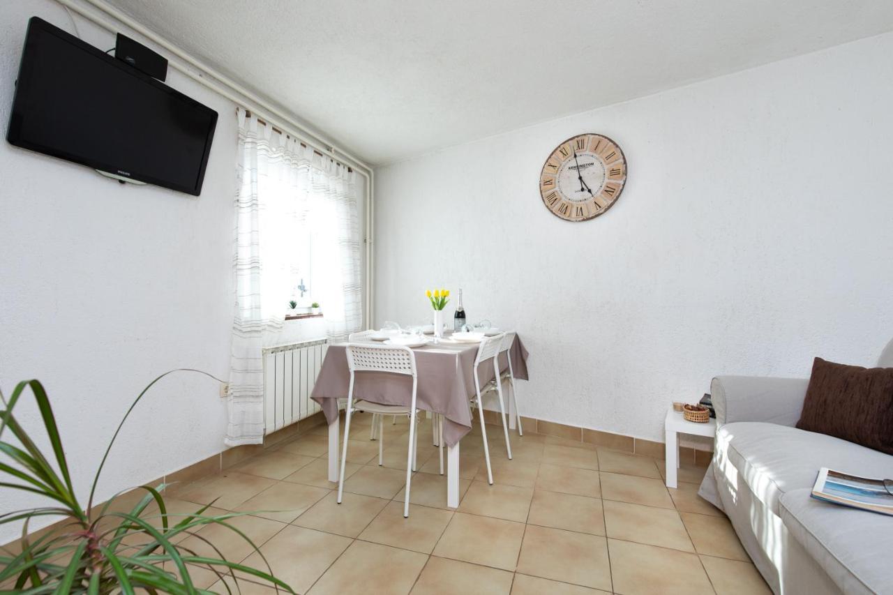 Apartman Umpa Omisalj Exterior photo